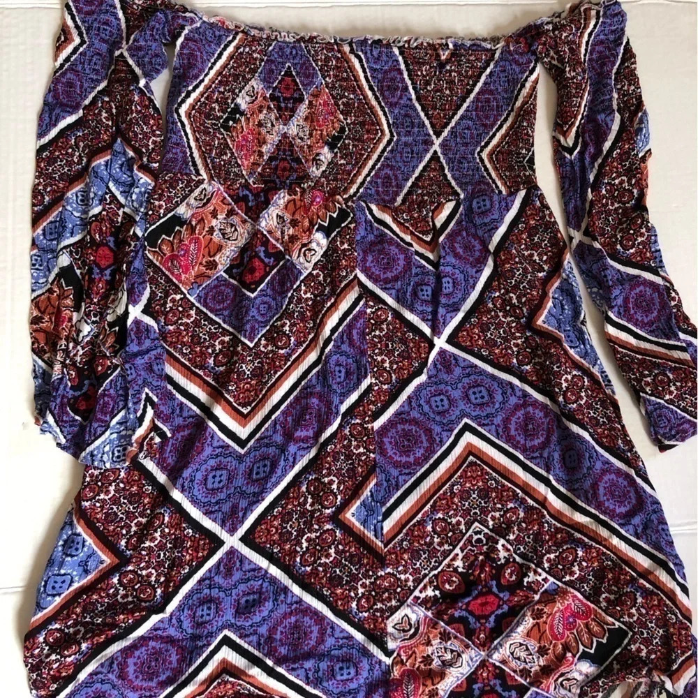 Elastic Stretch Funky Patterned Top - Picture 10 of 10